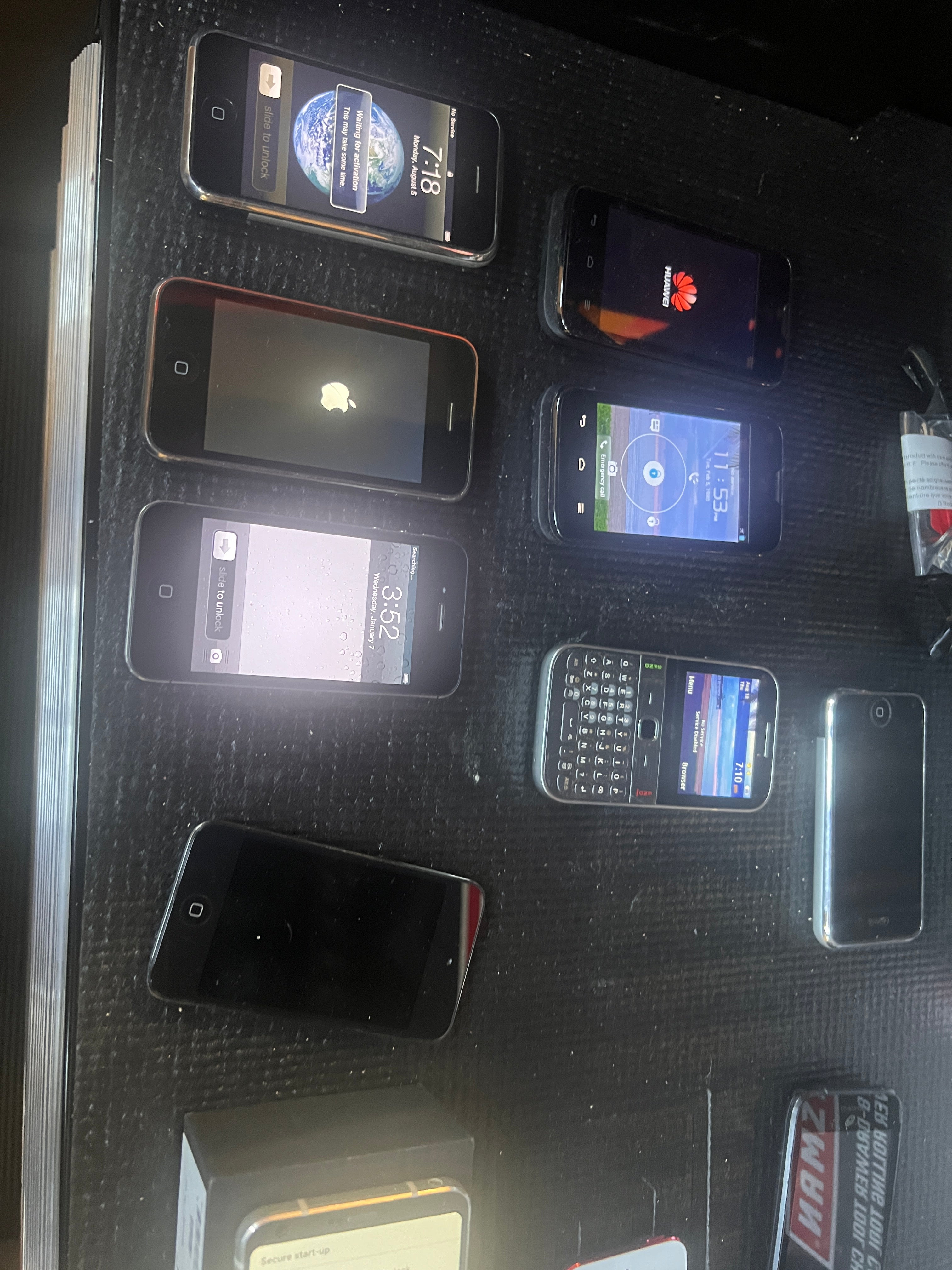 Used vintage cell phones huge bundle for parts