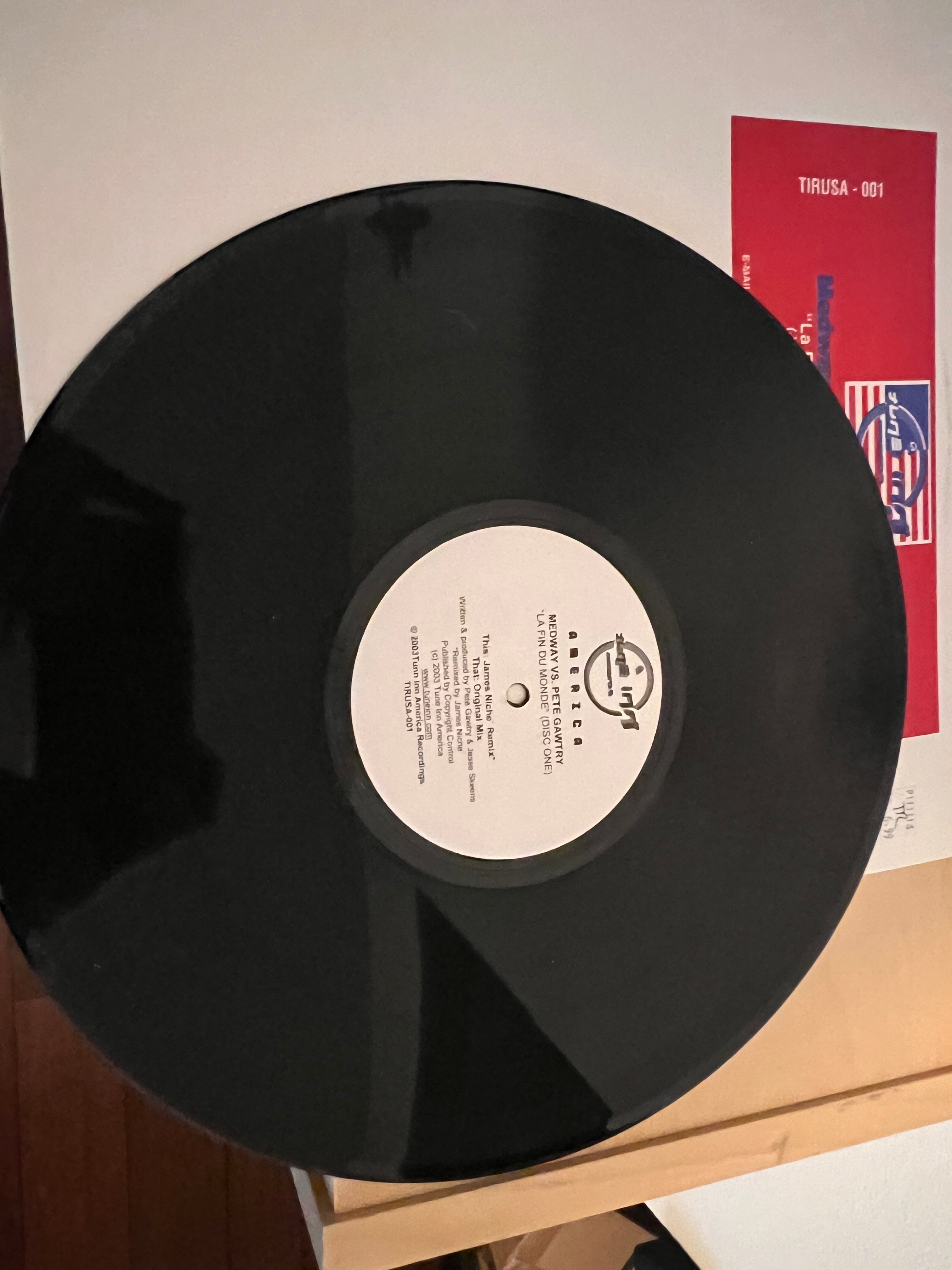 Shop Medway vs. Pete Gawtry - La Fin Du Monde (Disc One) (James Niche Remix / Original Mix)