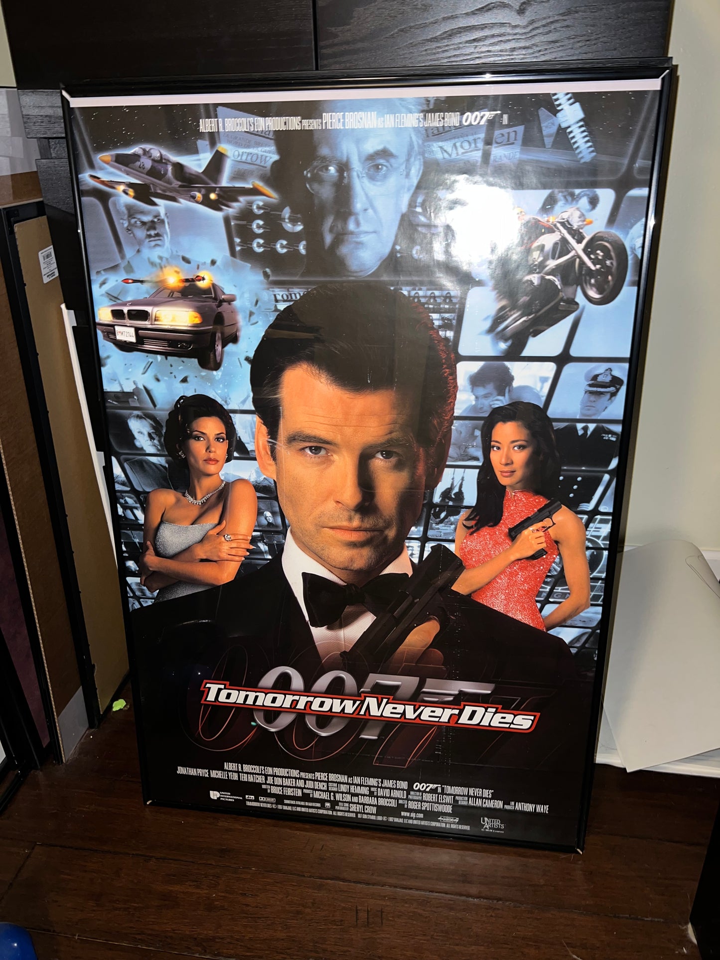 Tomorrow Never Dies 1997 27x40 Movie Poster Original!