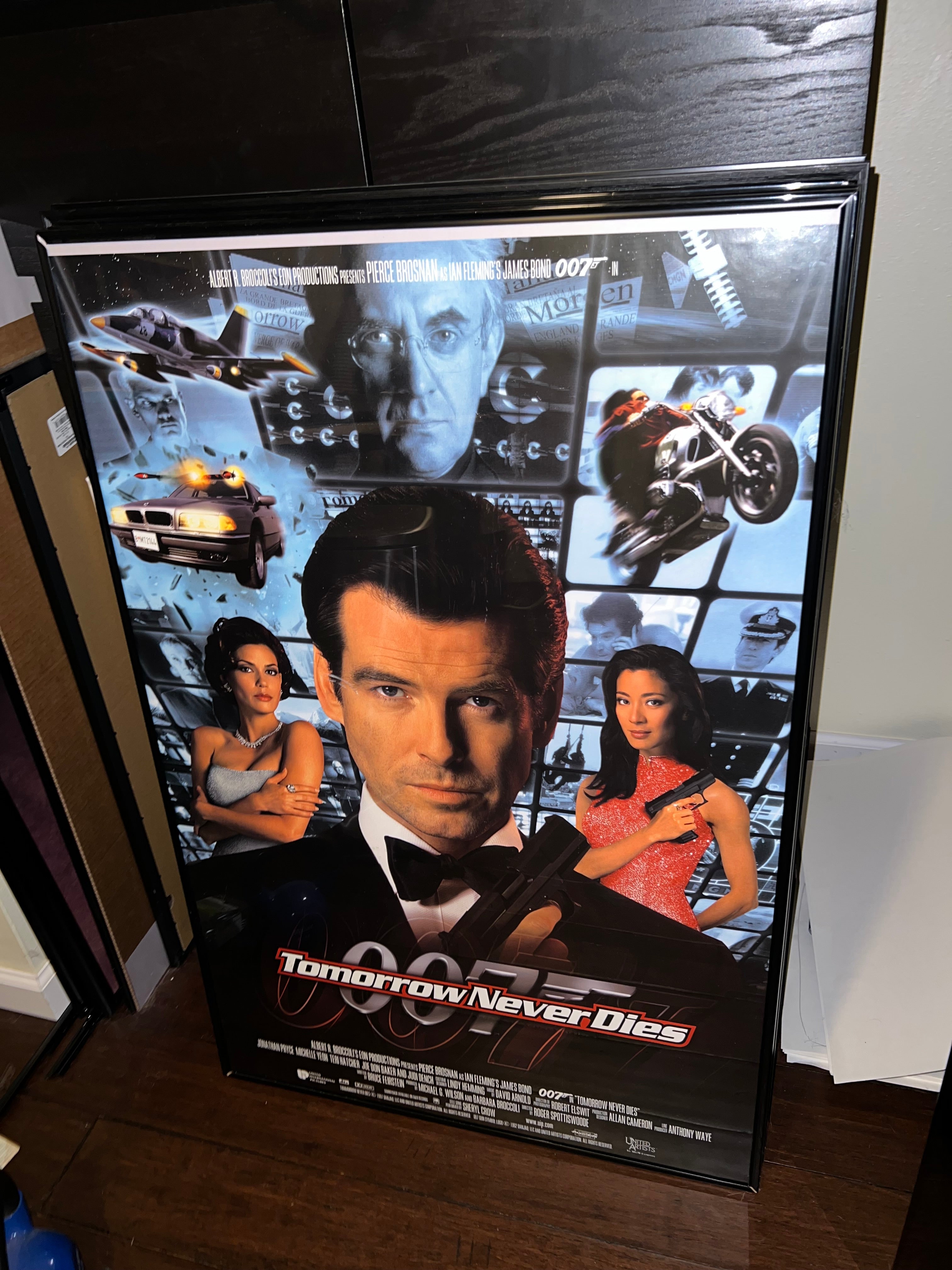 Tomorrow Never Dies 1997 27x40 Movie Poster Original!