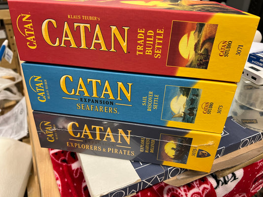 Bundle of CATAN Board Games 3071 / 3073 / 3075 !