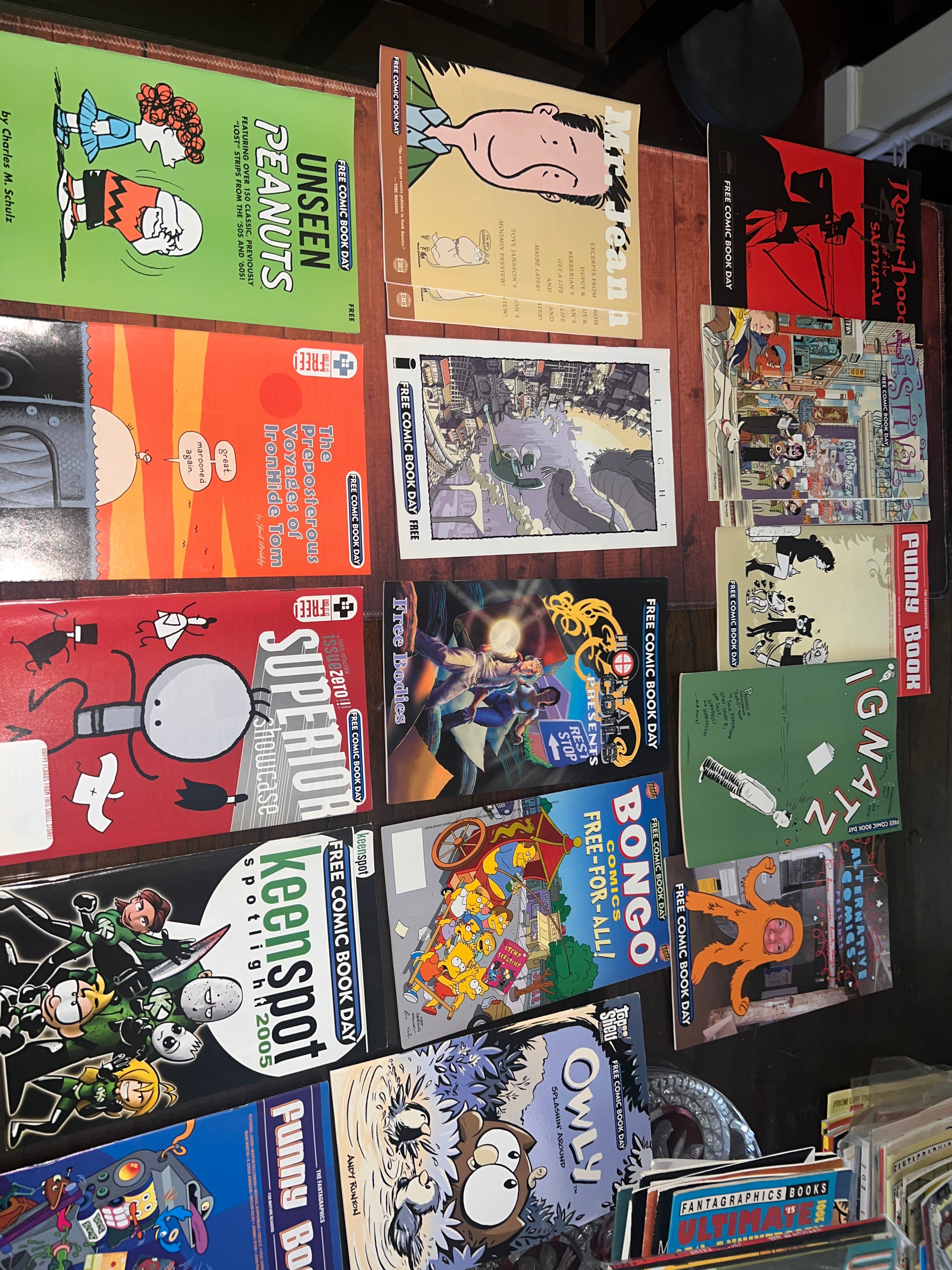 Lot of around 35 Fantagraphic Comic Books in excellent condition