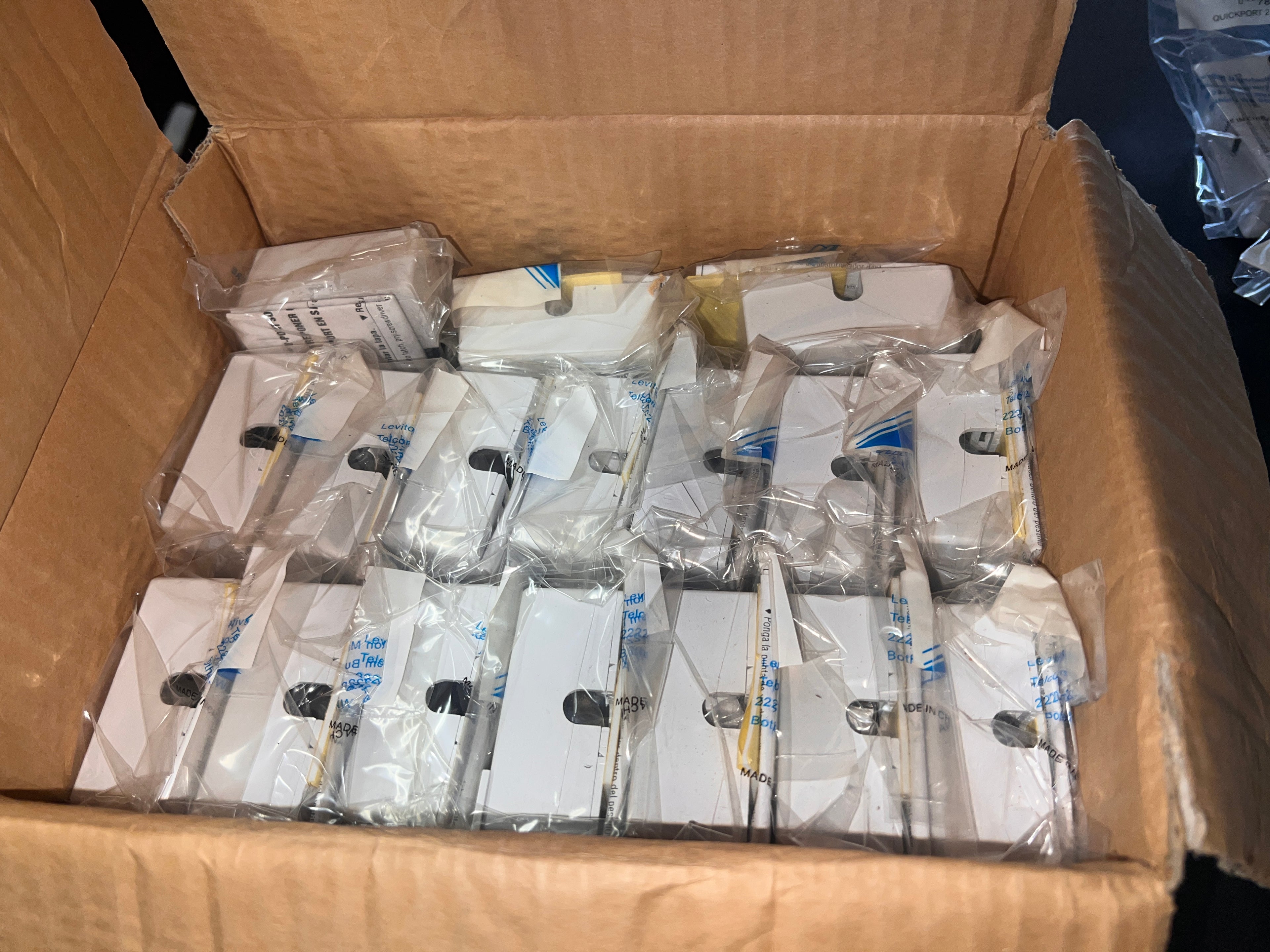 Box Of 25 Leviton 41089-2WP, Surface-Mount QuickPort Box 2-Port White