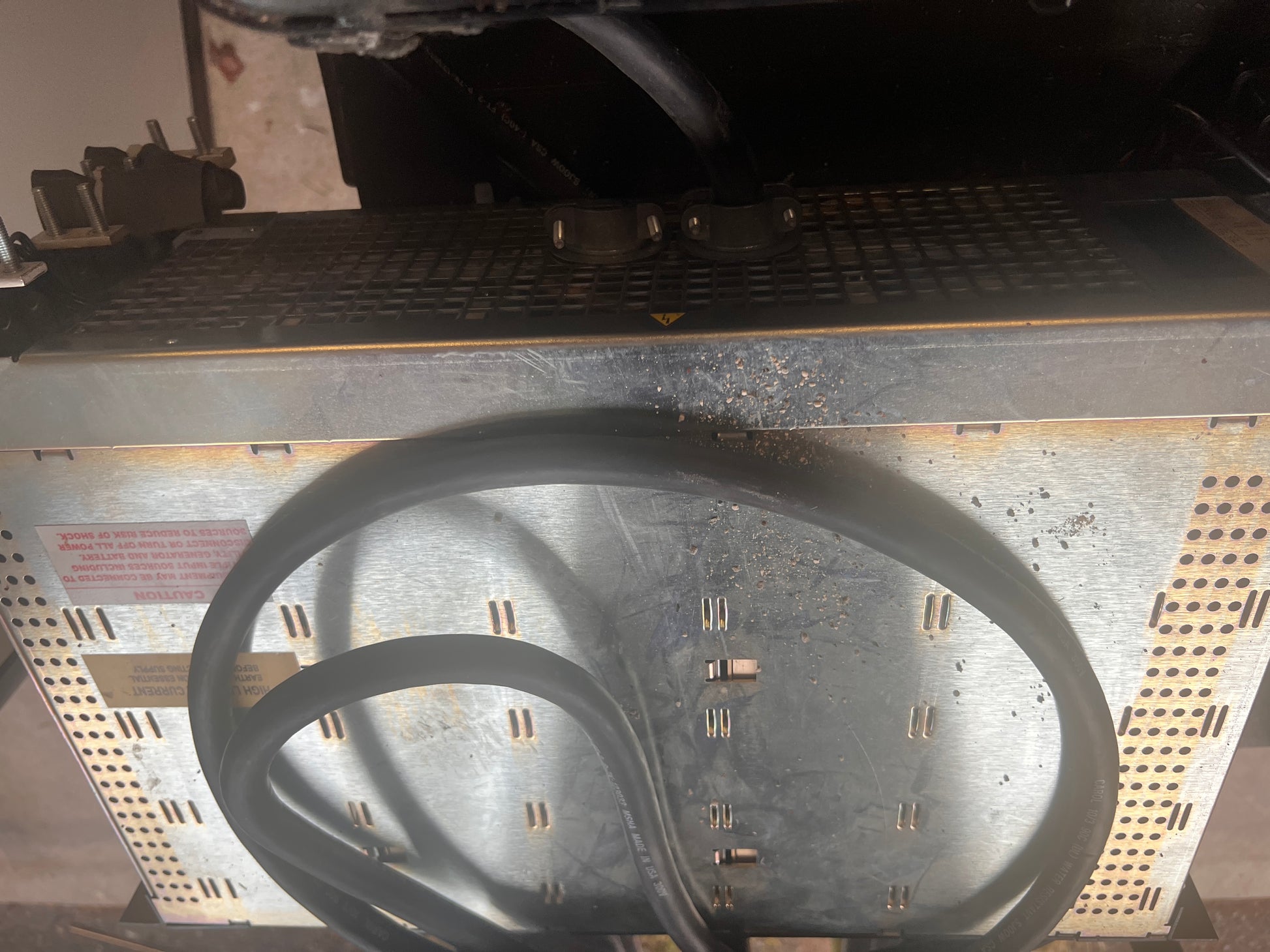 APC Magnum VS 50 W/SNMP -- 2X30A CB Distribution 54.5V