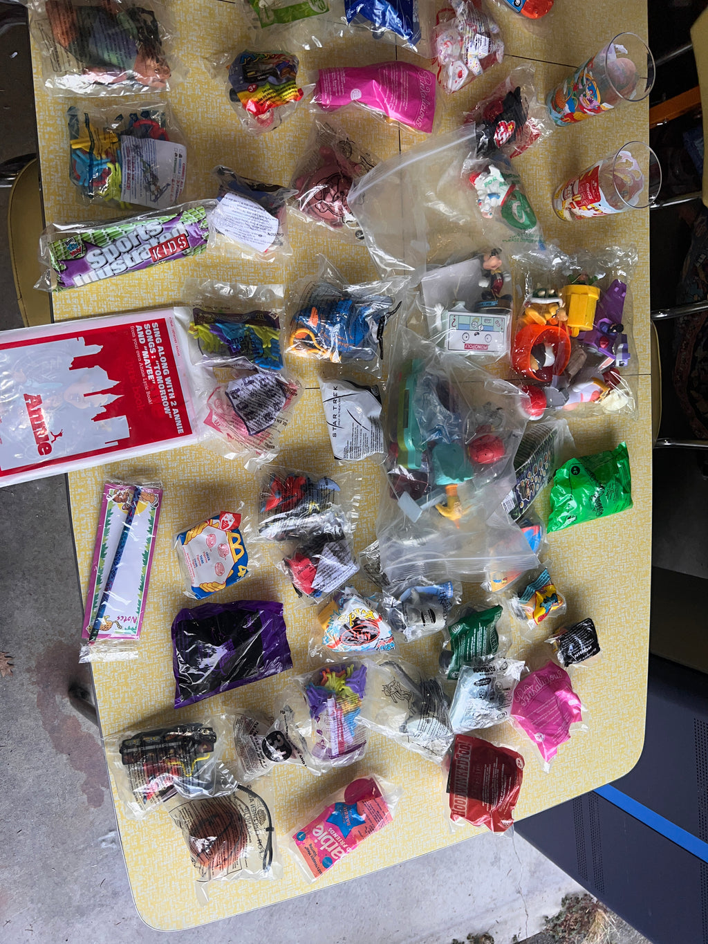 Fast food and Happy Meal Vintage Toys over 40+ Sealed and new