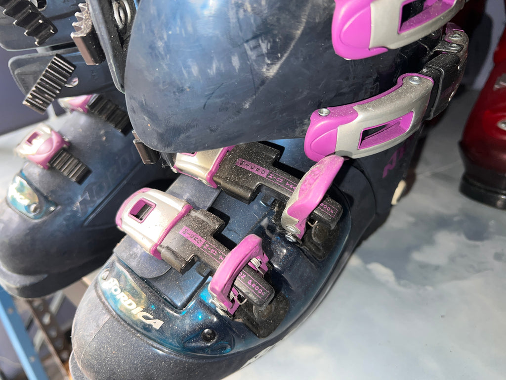 Nordica Reactive Women’s Ski Boots Mondo 25.0–25.5 (US 8–8.5) 4 Buckle – Black/Purple