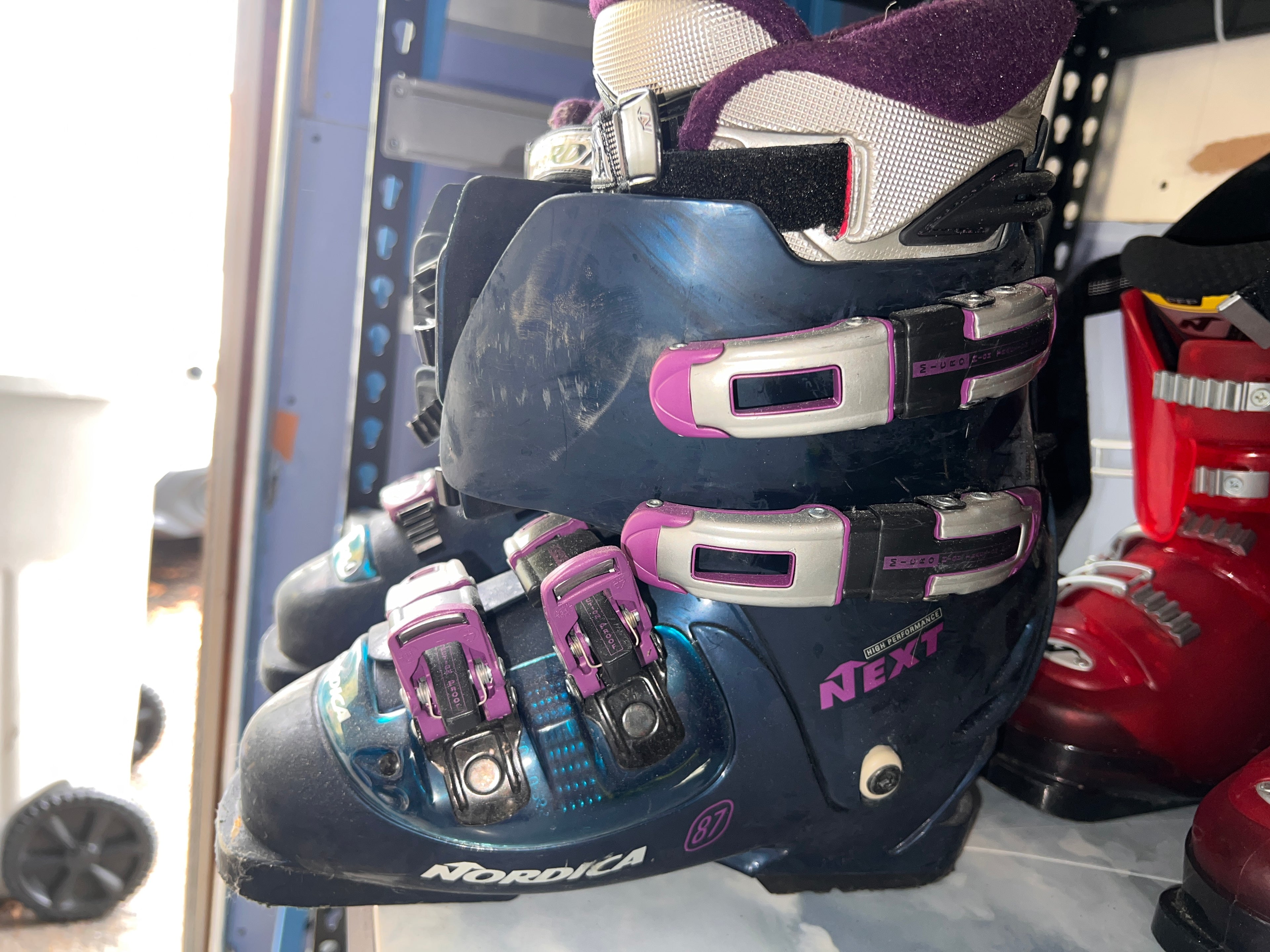 Nordica Reactive Women’s Ski Boots Mondo 25.0–25.5 (US 8–8.5) 4 Buckle – Black/Purple