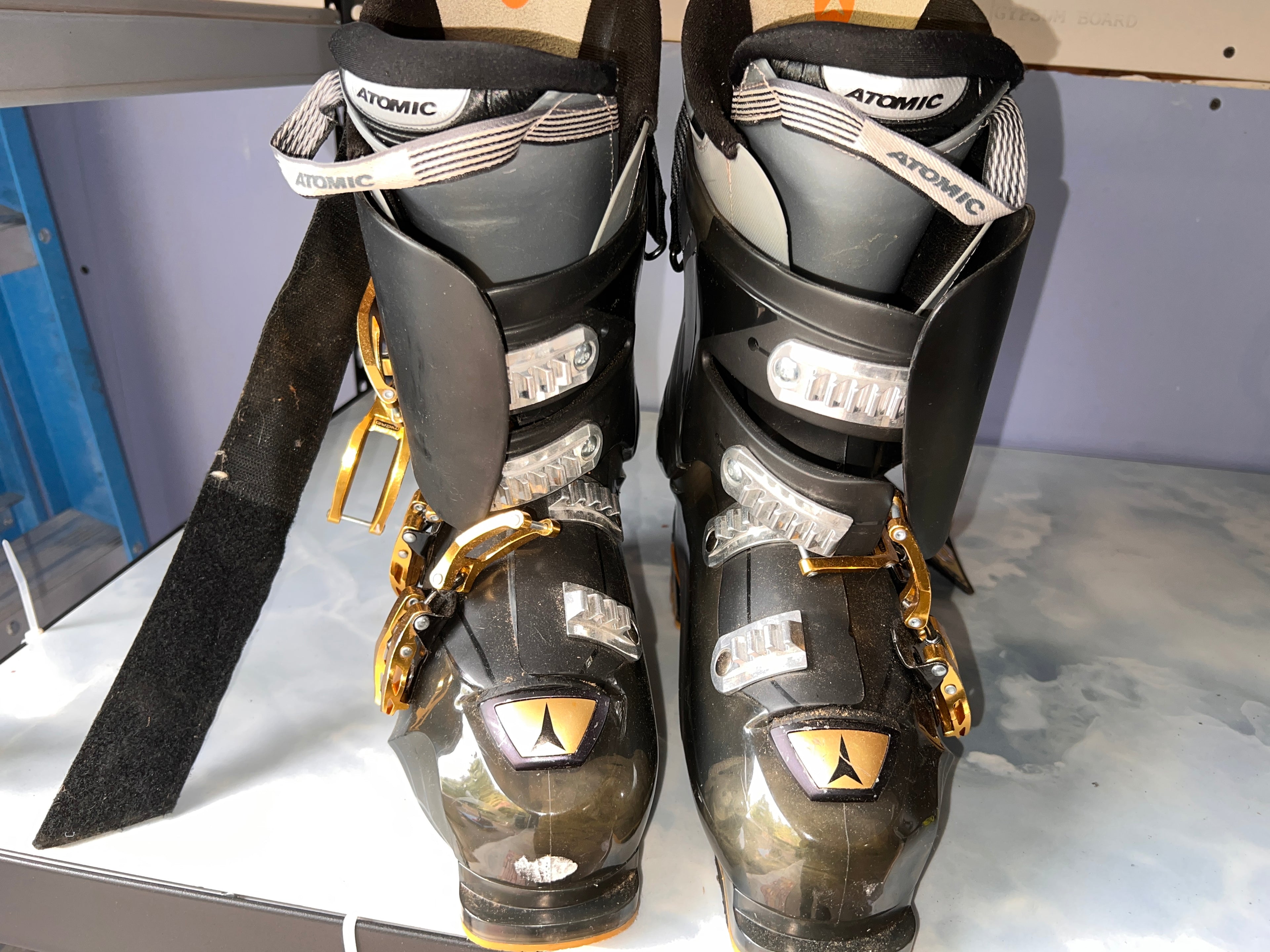 Atomic Ski Boots Mondo 30.0 (US Men’s 12–12.5) – Black/Gold – All-Mountain Alpine