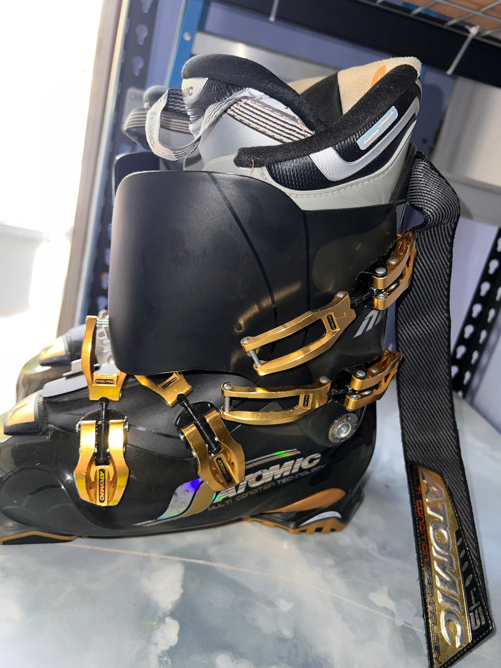 Atomic Ski Boots Mondo 30.0 (US Men’s 12–12.5) – Black/Gold – All-Mountain Alpine