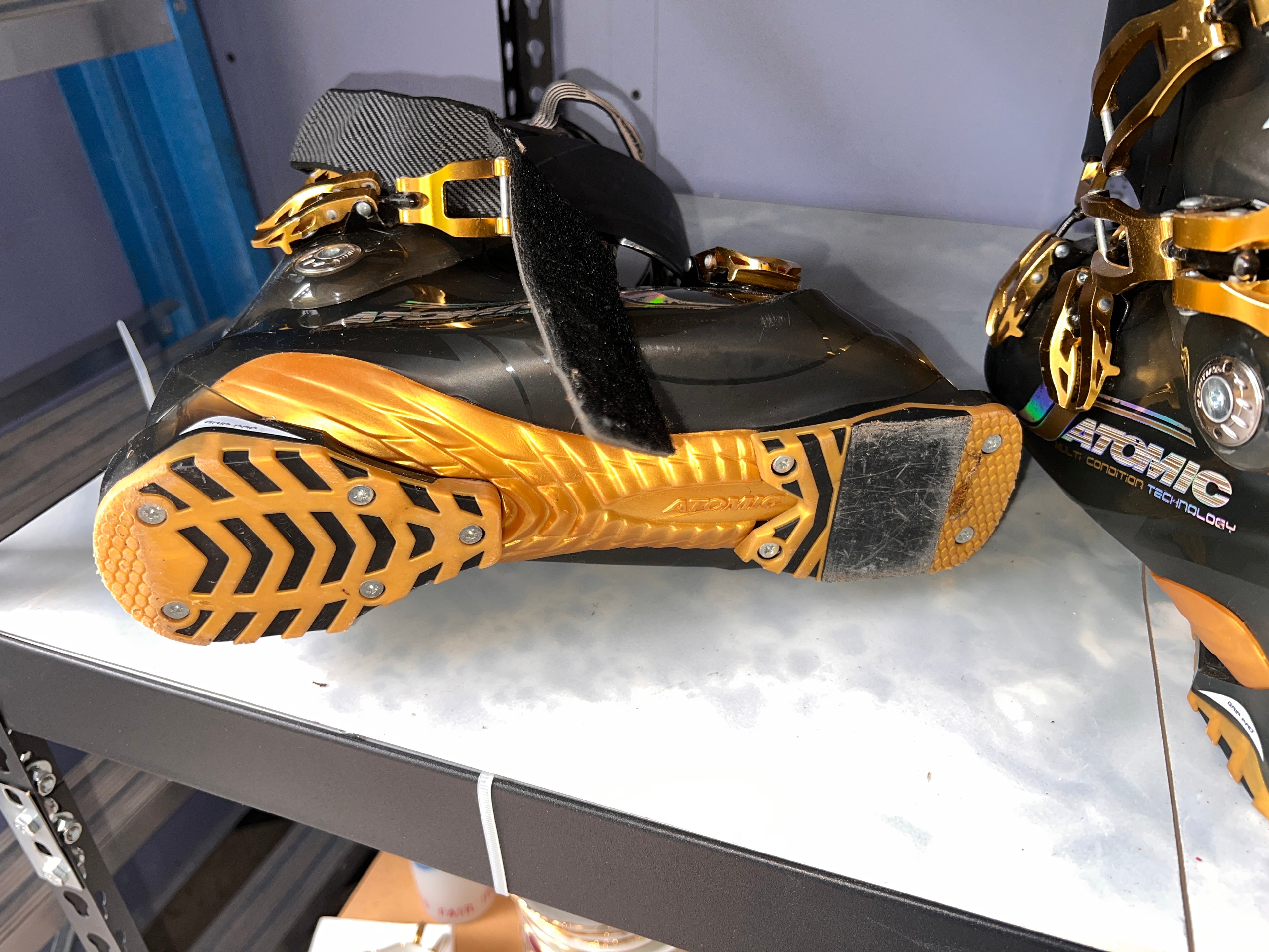 Atomic Ski Boots Mondo 30.0 (US Men’s 12–12.5) – Black/Gold – All-Mountain Alpine