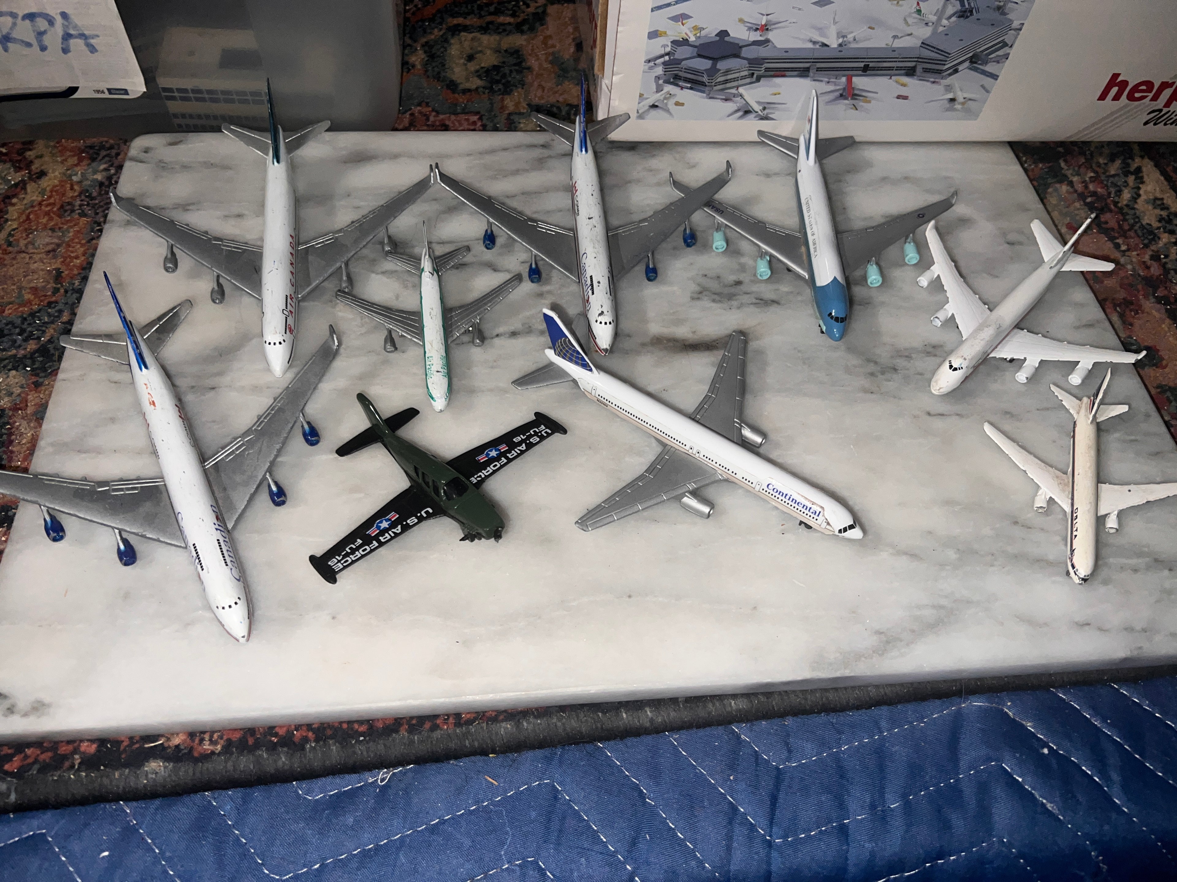 Bundle of assorted model airplanes 1:600 schabak and more