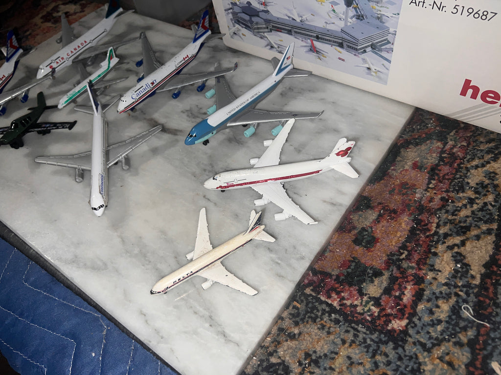Bundle of assorted model airplanes 1:600 schabak and more