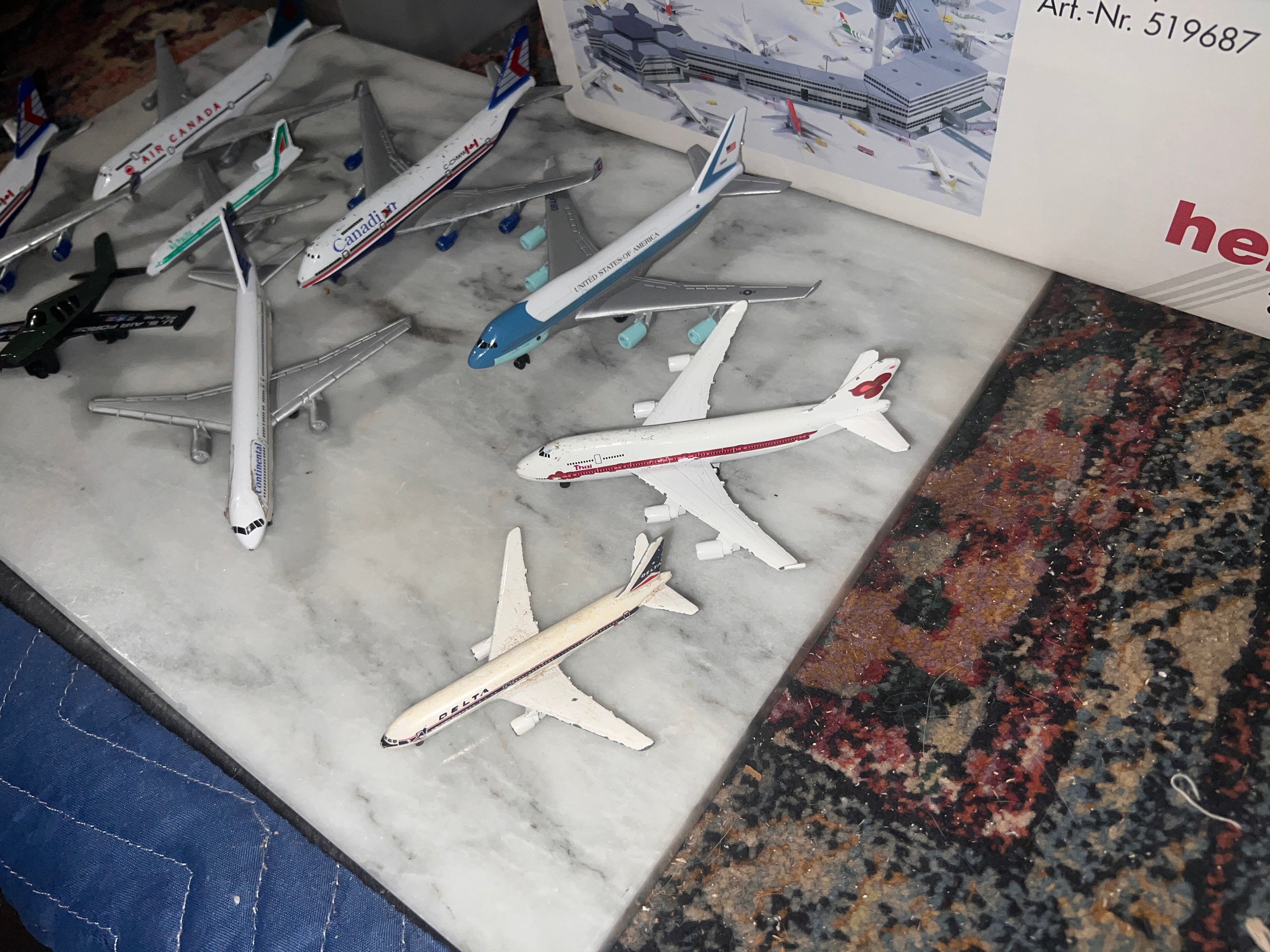 Bundle of assorted model airplanes 1:600 schabak and more