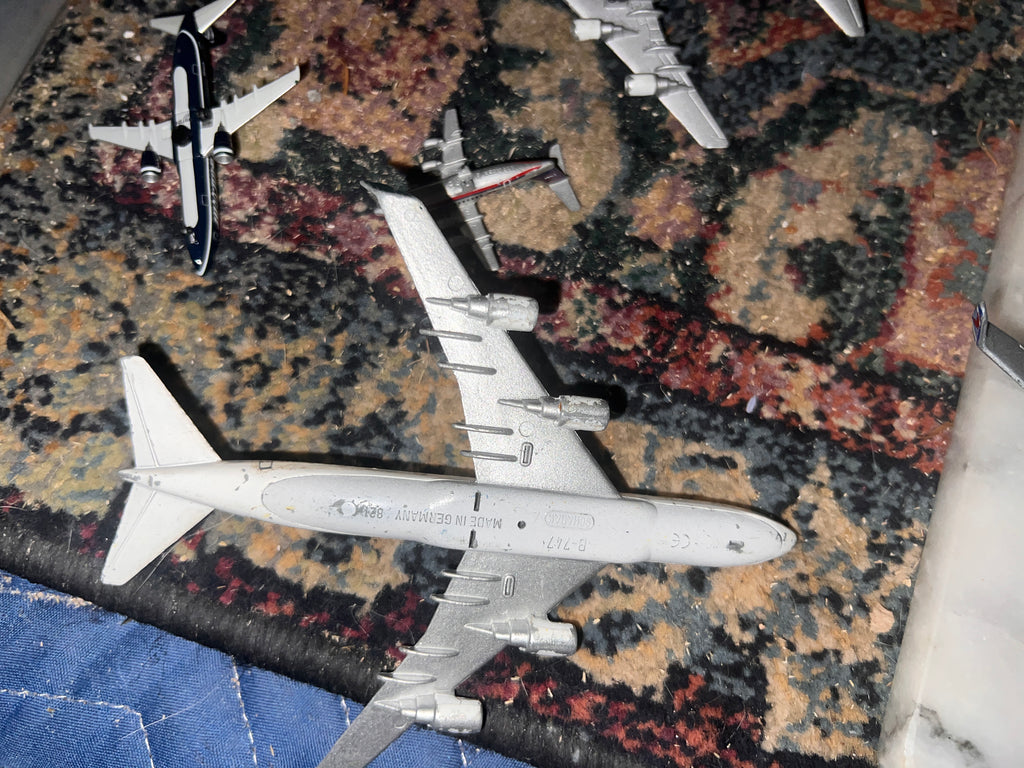 Bundle of assorted model airplanes 1:600 schabak and more