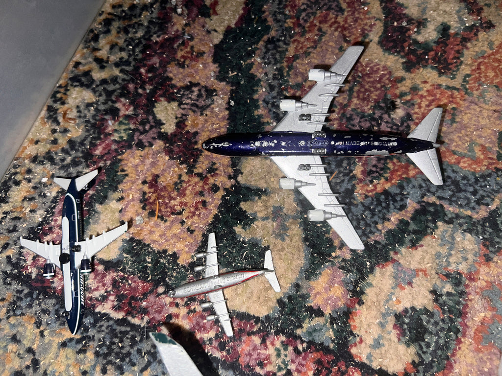 Bundle of assorted model airplanes 1:600 schabak and more