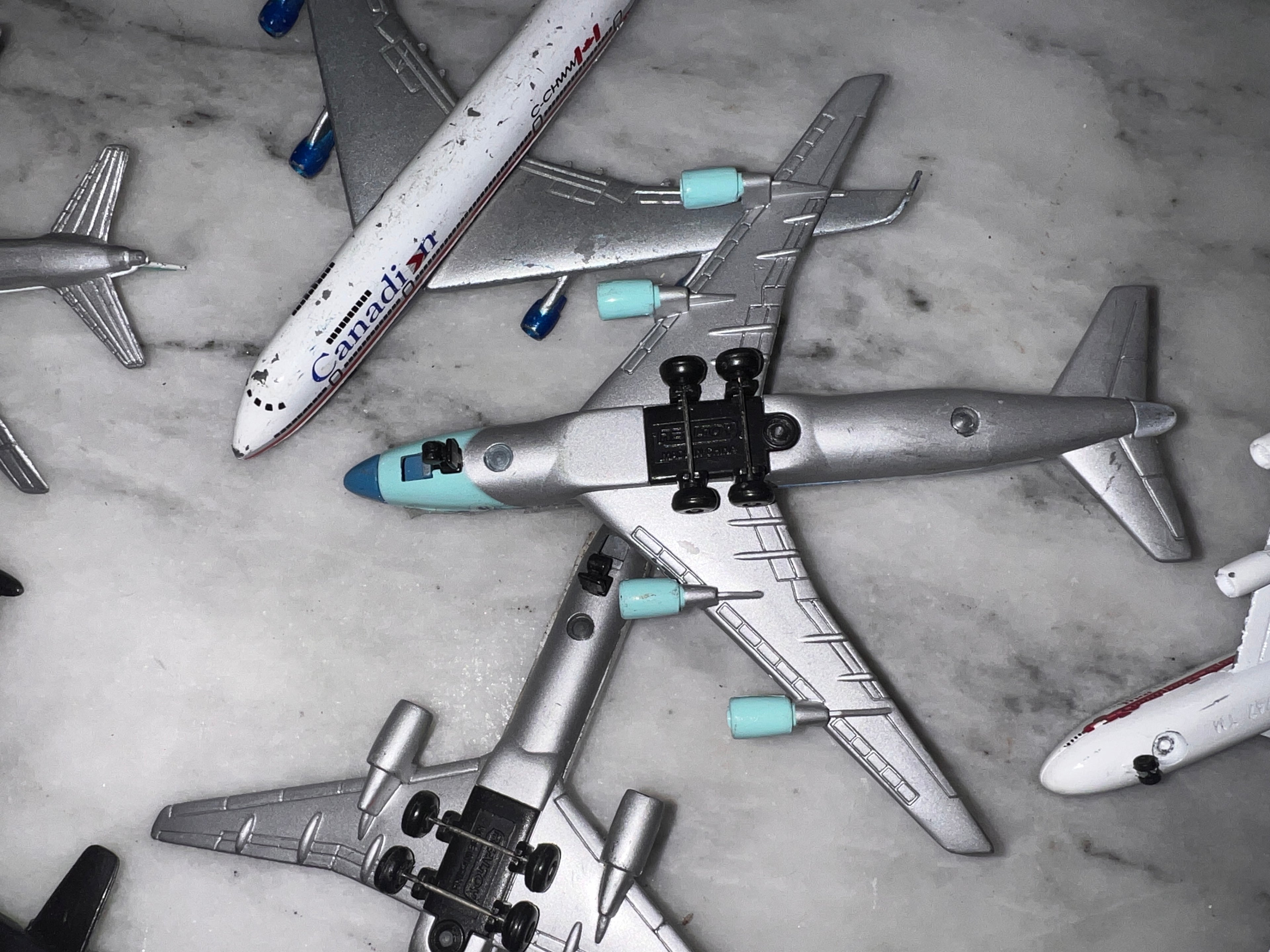 Bundle of assorted model airplanes 1:600 schabak and more