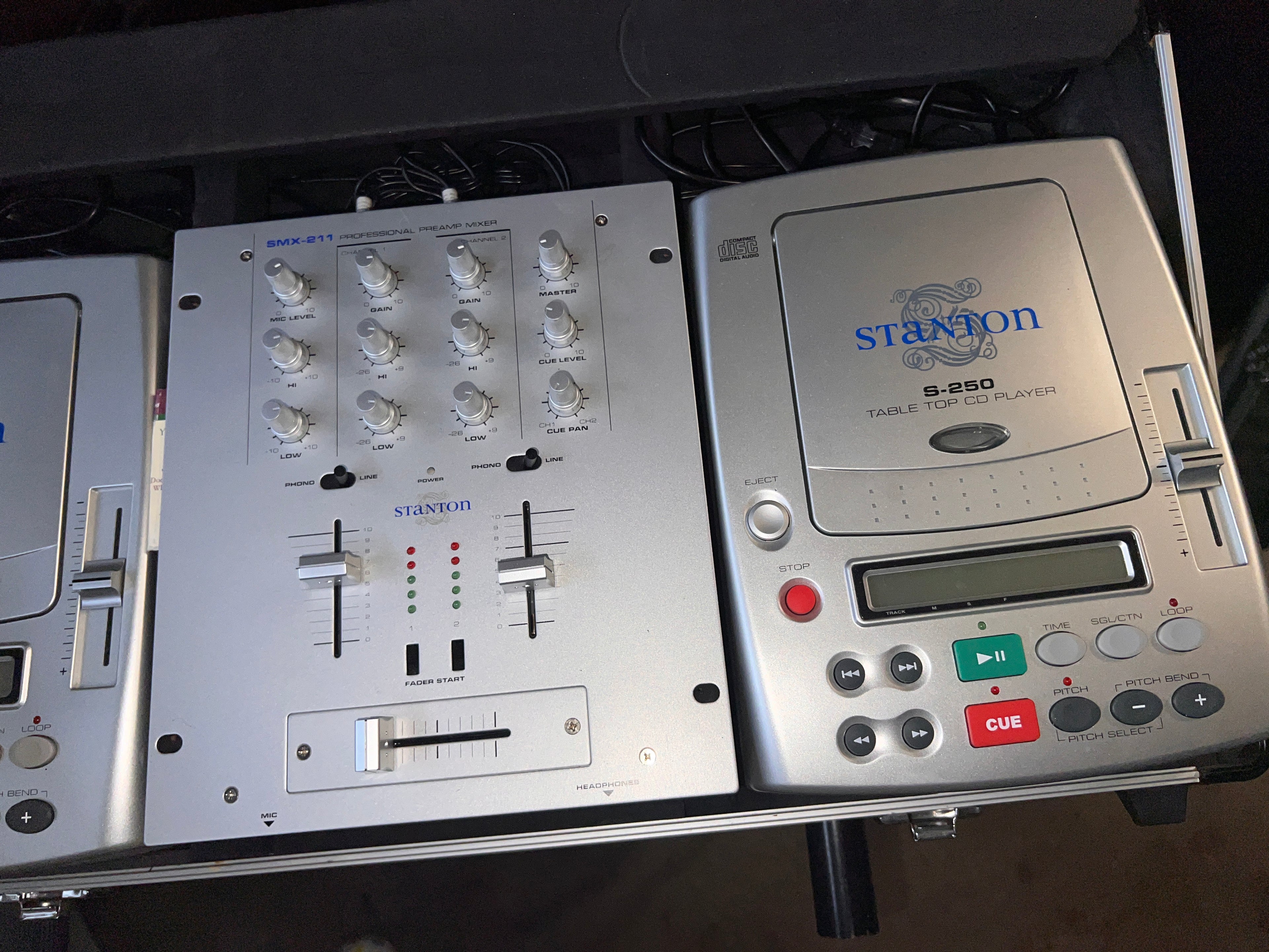 Stanton CD Set - Two S-250 Table Top CD Players and a SMX-211 Mixer