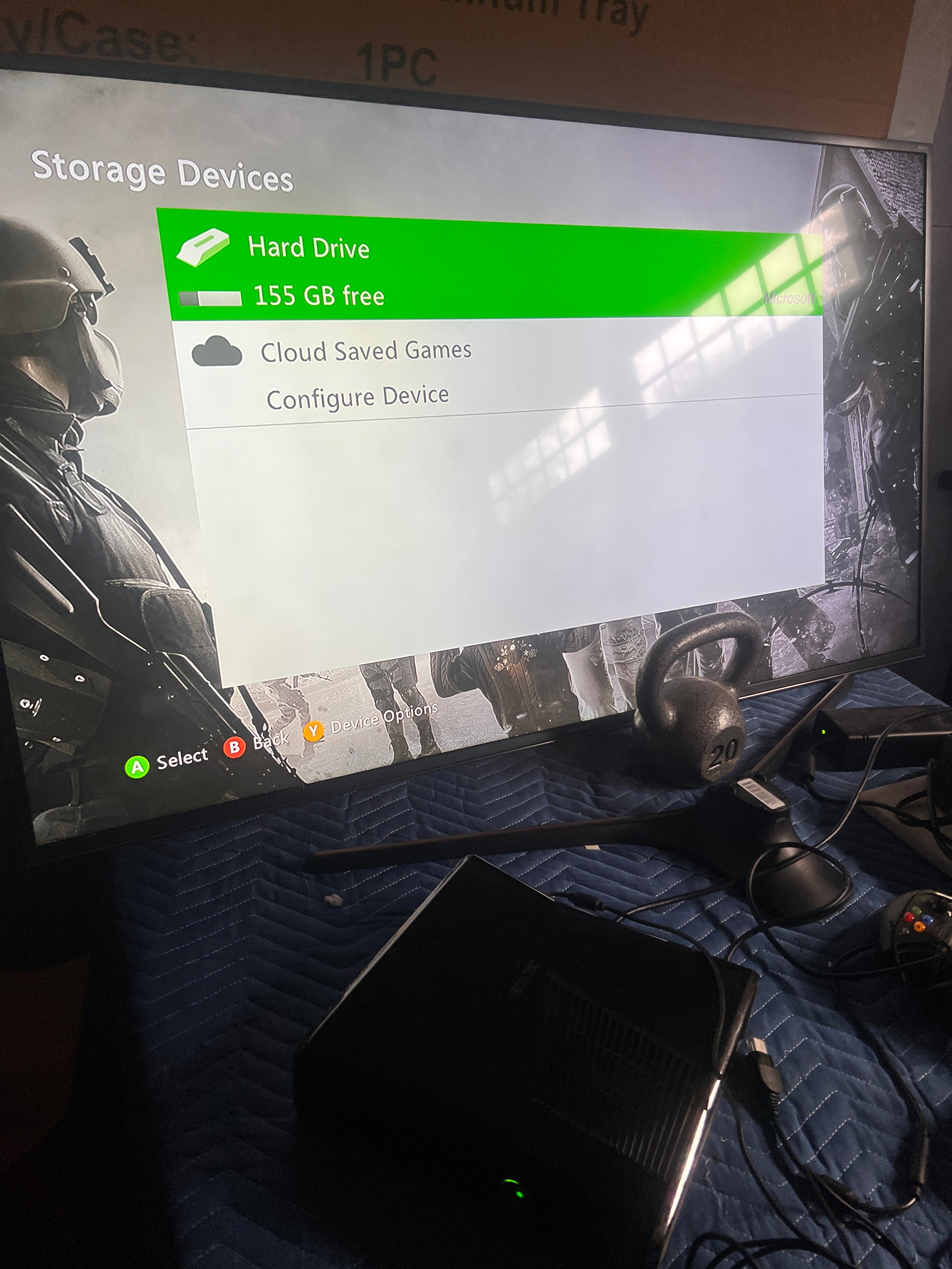 Xbox 360 Slim Console 250GB HD with Fallout 3 and one controller