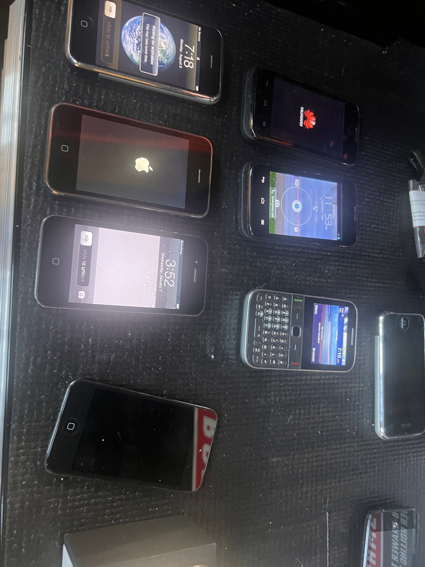 Used vintage cell phones huge bundle for parts