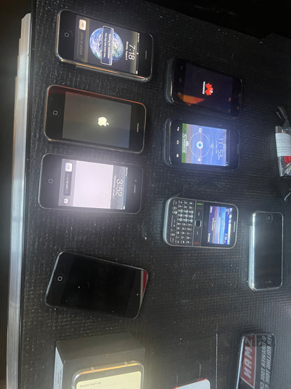 Used vintage cell phones huge bundle for parts