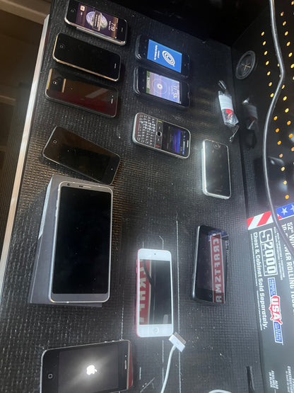 Used vintage cell phones huge bundle for parts