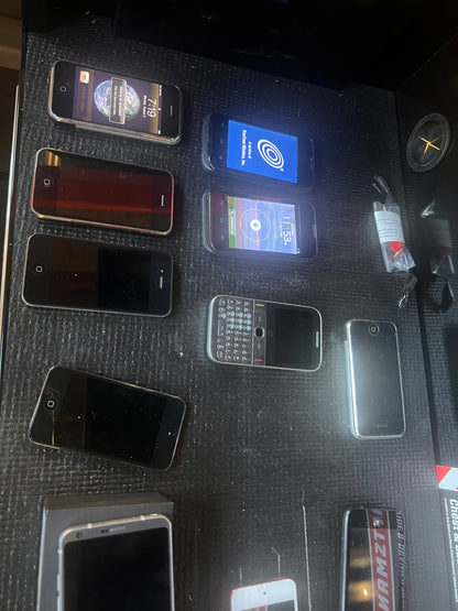 Used vintage cell phones huge bundle for parts