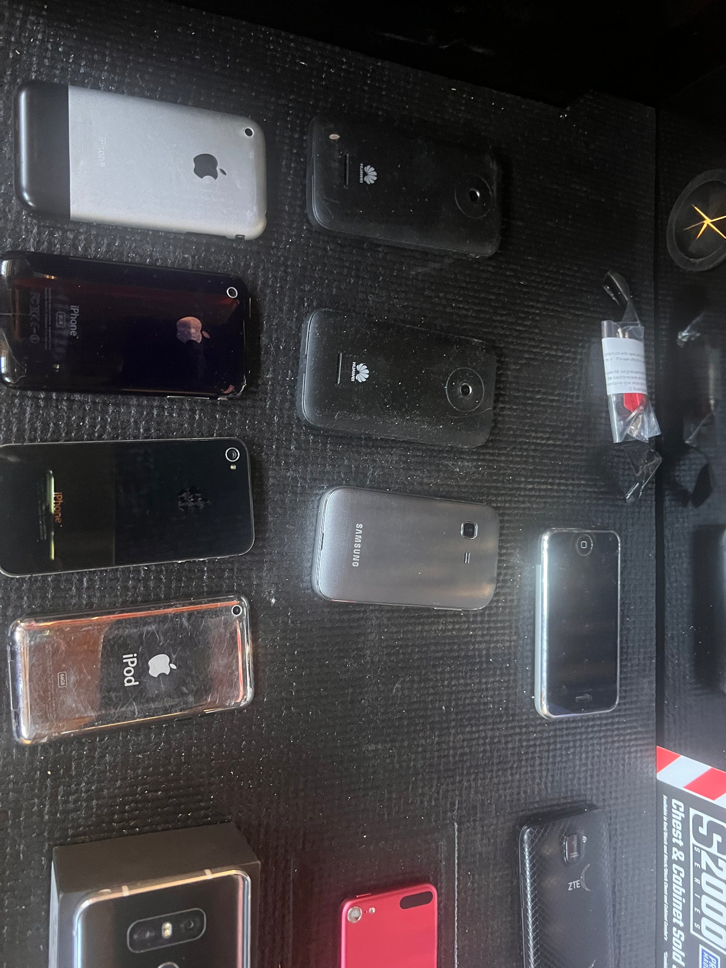 Used vintage cell phones huge bundle for parts