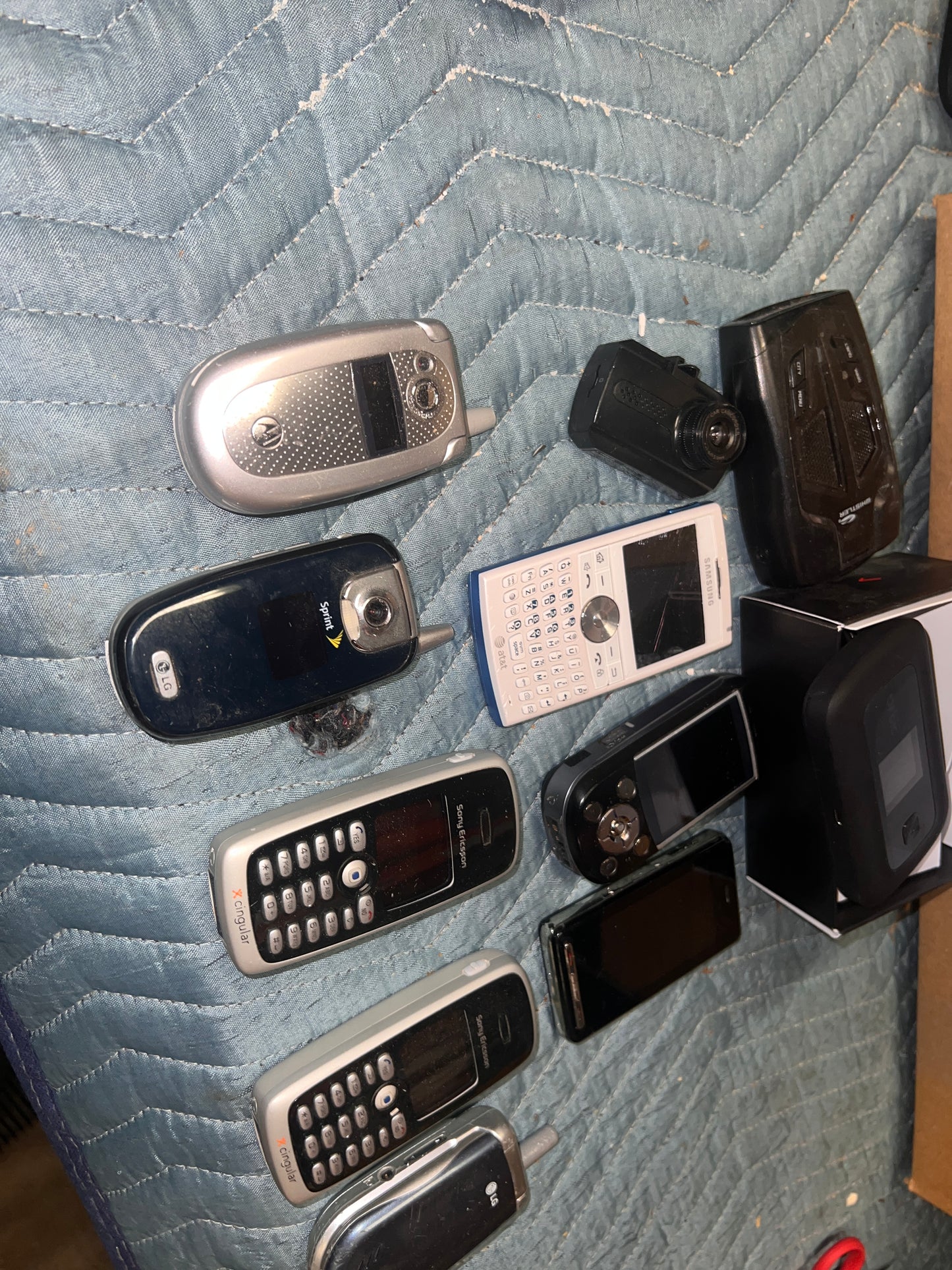 Used vintage cell phones huge bundle for parts