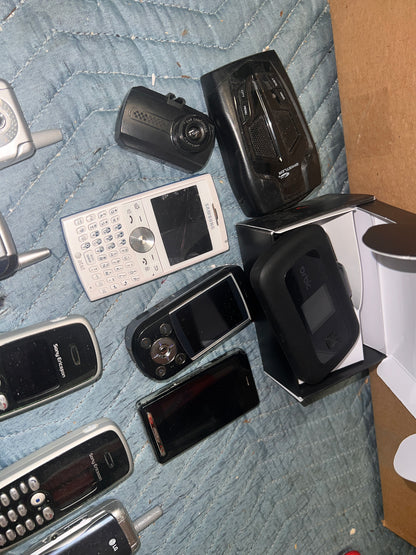 Used vintage cell phones huge bundle for parts