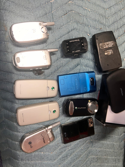 Used vintage cell phones huge bundle for parts