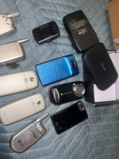 Used vintage cell phones huge bundle for parts