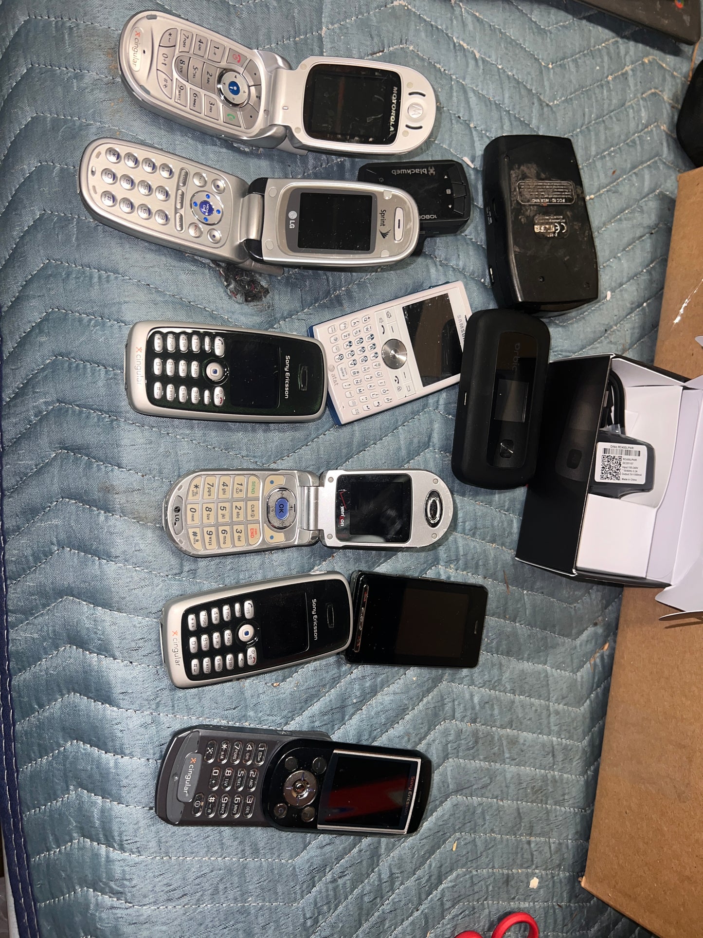 Used vintage cell phones huge bundle for parts